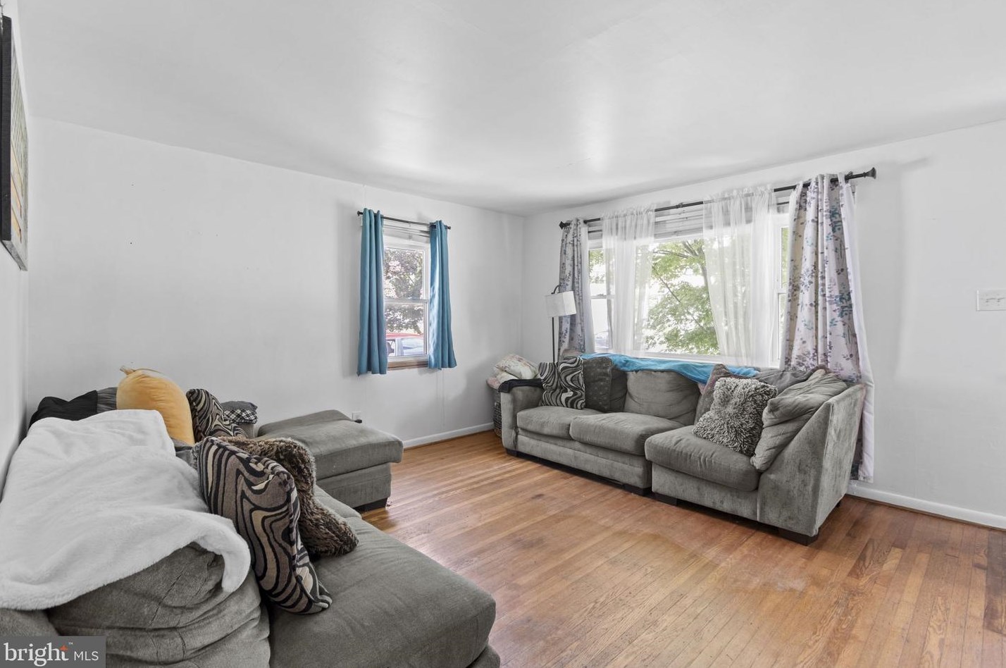 215 Fernwood Ave, Folsom, PA 19033