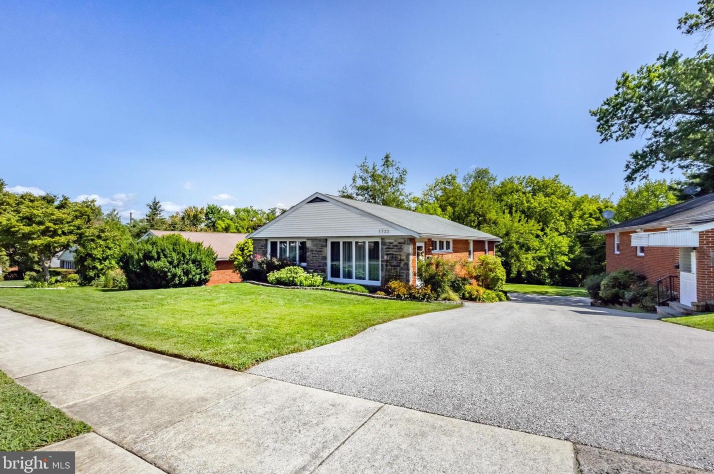 1733 Green Valley Rd, Pittsburgh, PA 19083