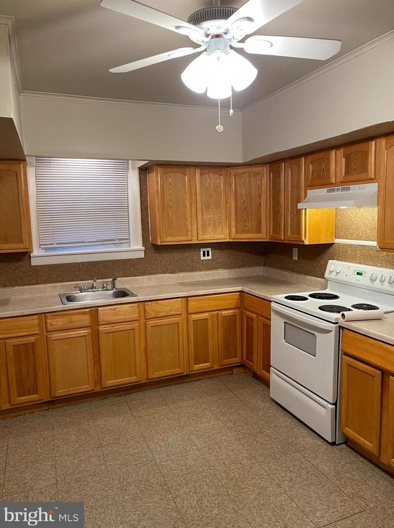 412 E 20th St, Chester, PA 19013