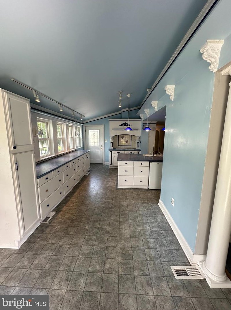 108 W Knowlton Rd, Media, PA 19063