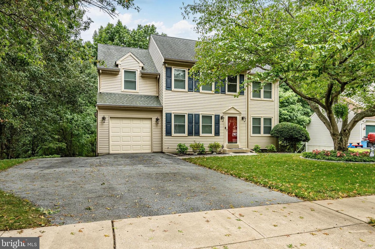 4014 Fox Mill Dr, Boothwyn, PA 19061