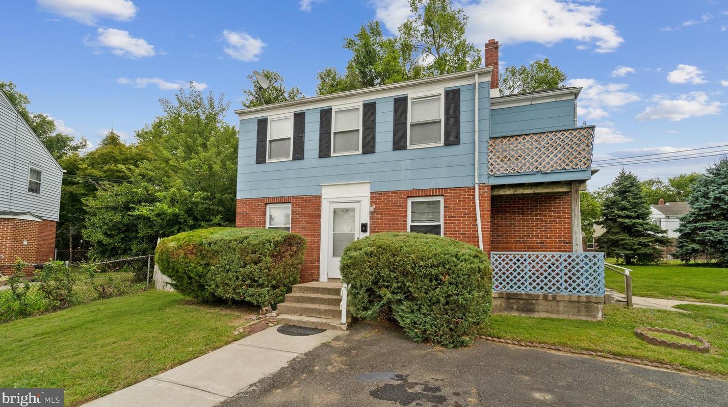 211 W Parkway Ave, Chester, PA 19013