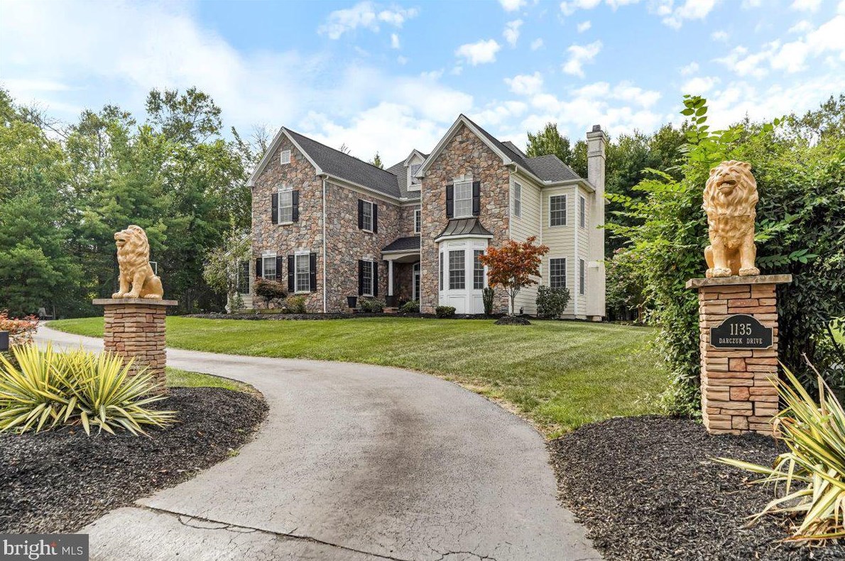 1135 Darczuk Dr, Boothwyn, PA 19060