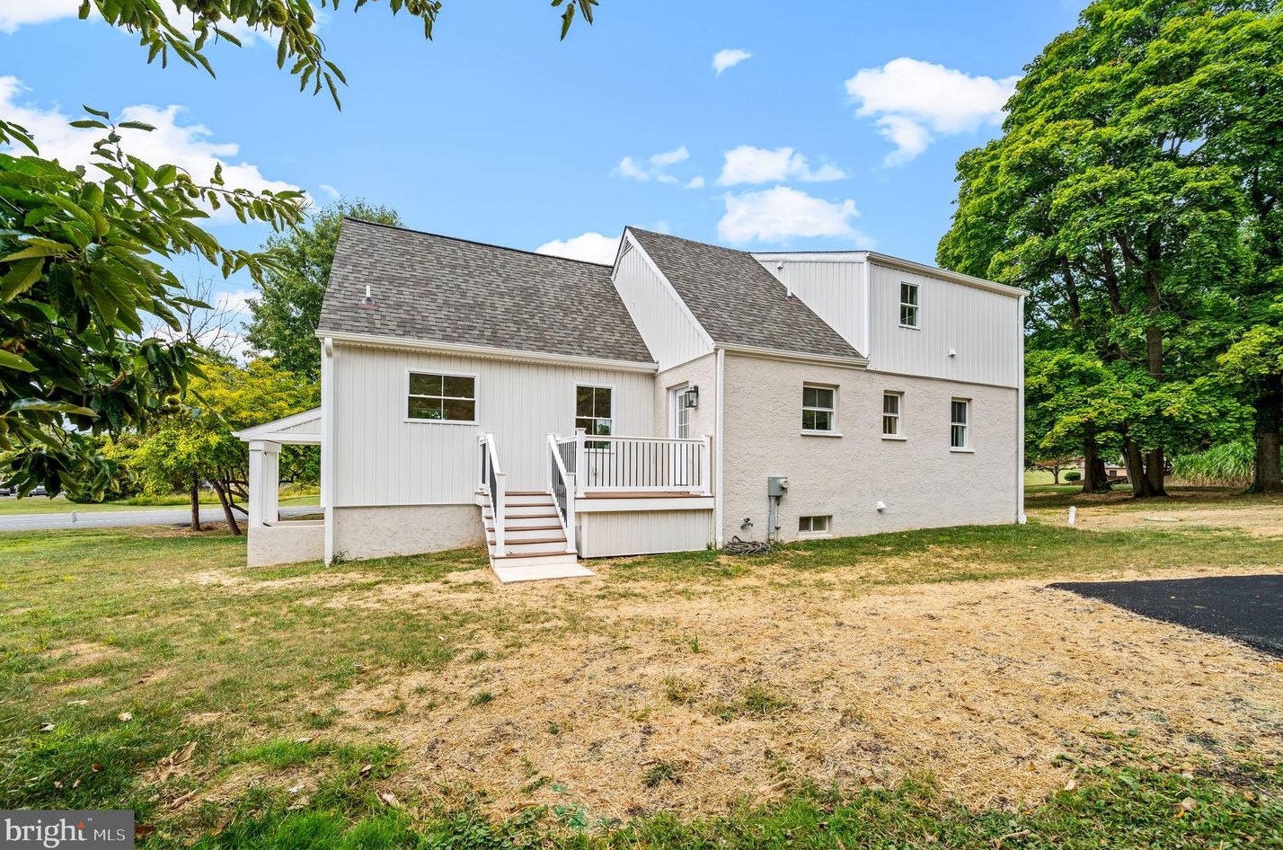 529 Old Middletown Rd, Media PA 19063-4429 exterior