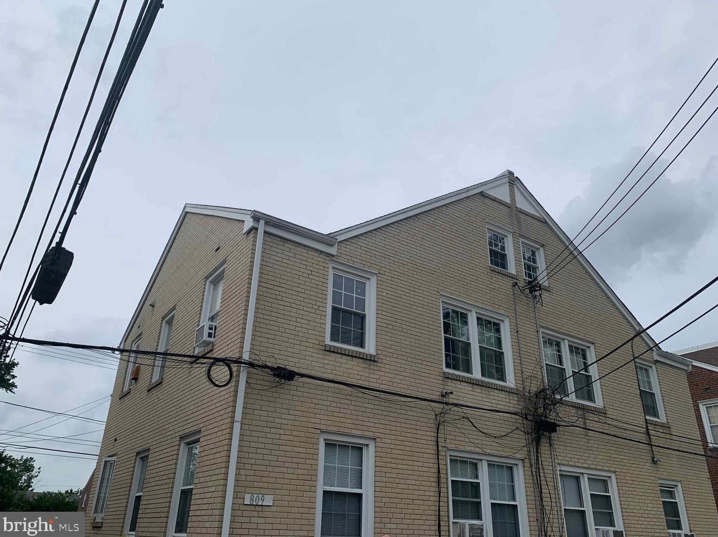 809 Burmont Rd, Upper Darby, PA 19026