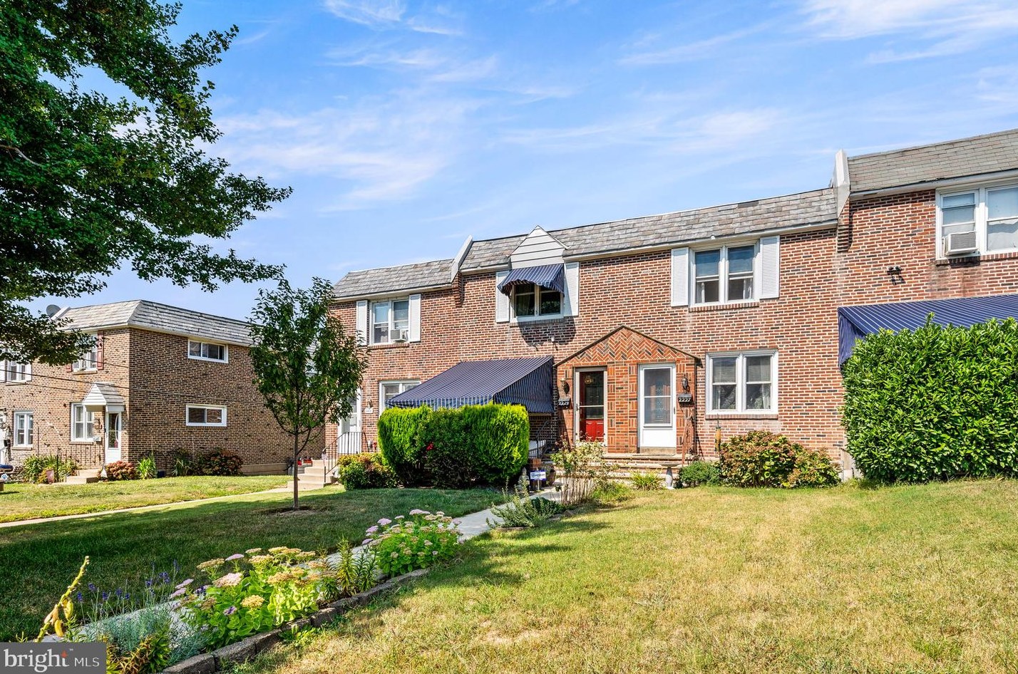 2229 S Harwood Ave, Upper Darby, PA 19082