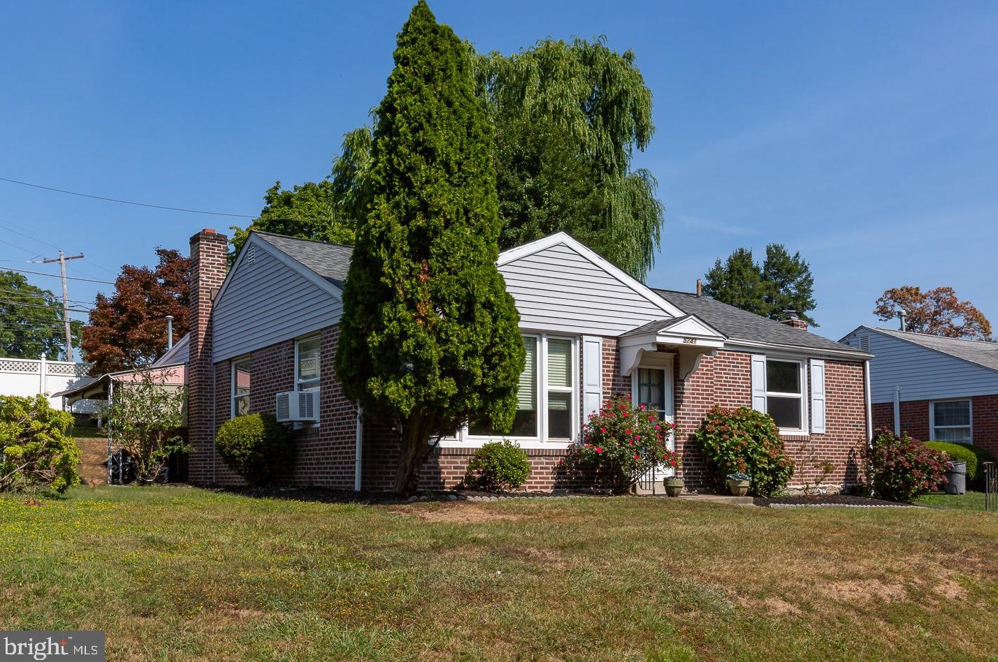 5241 Arrowhead Ln, Oakview, PA 19026