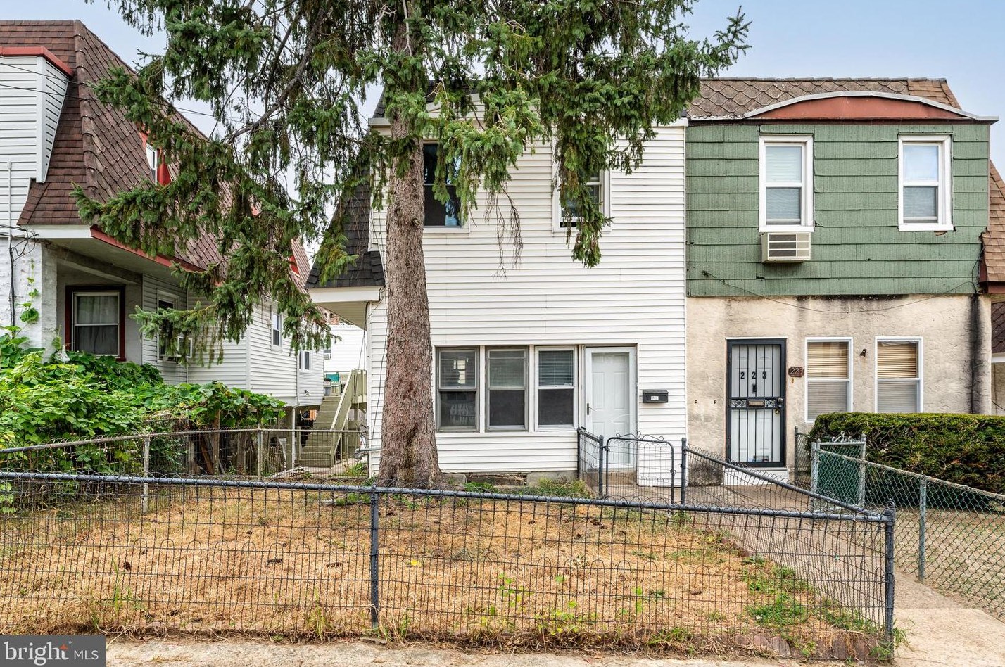 221 Barrington Rd, Upper Darby, PA 19082