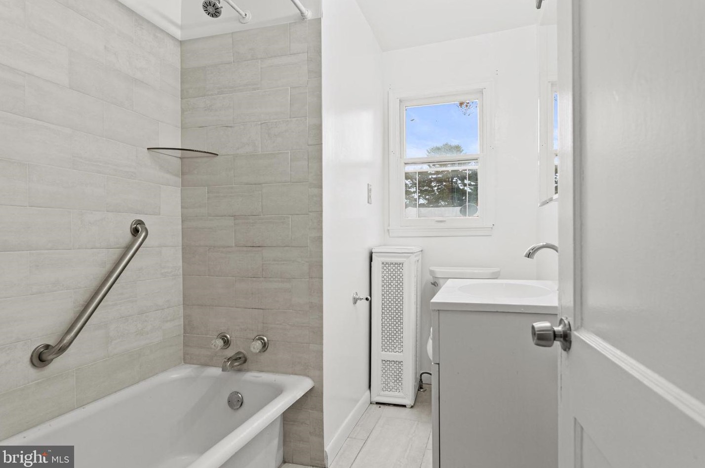 221 Barrington Rd, Upper Darby PA  19082-4217 exterior