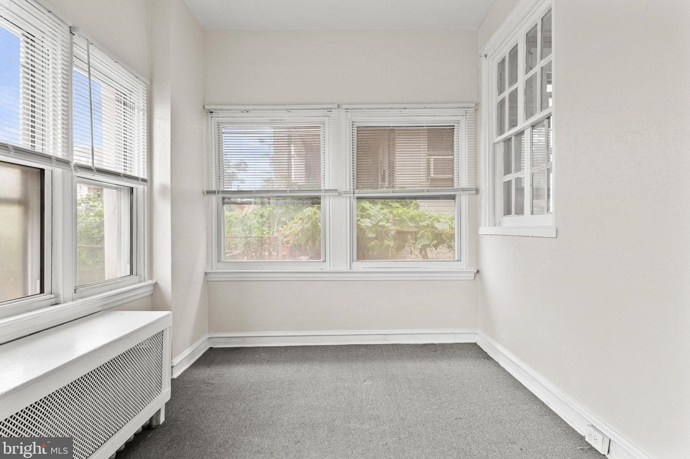 221 Barrington Rd, Upper Darby PA  19082-4216 exterior