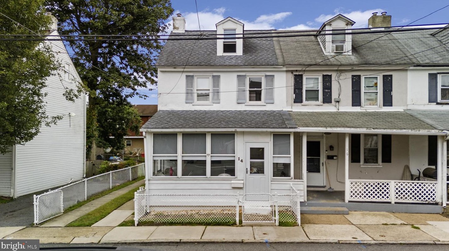 14 Main St, Chester, PA 19015
