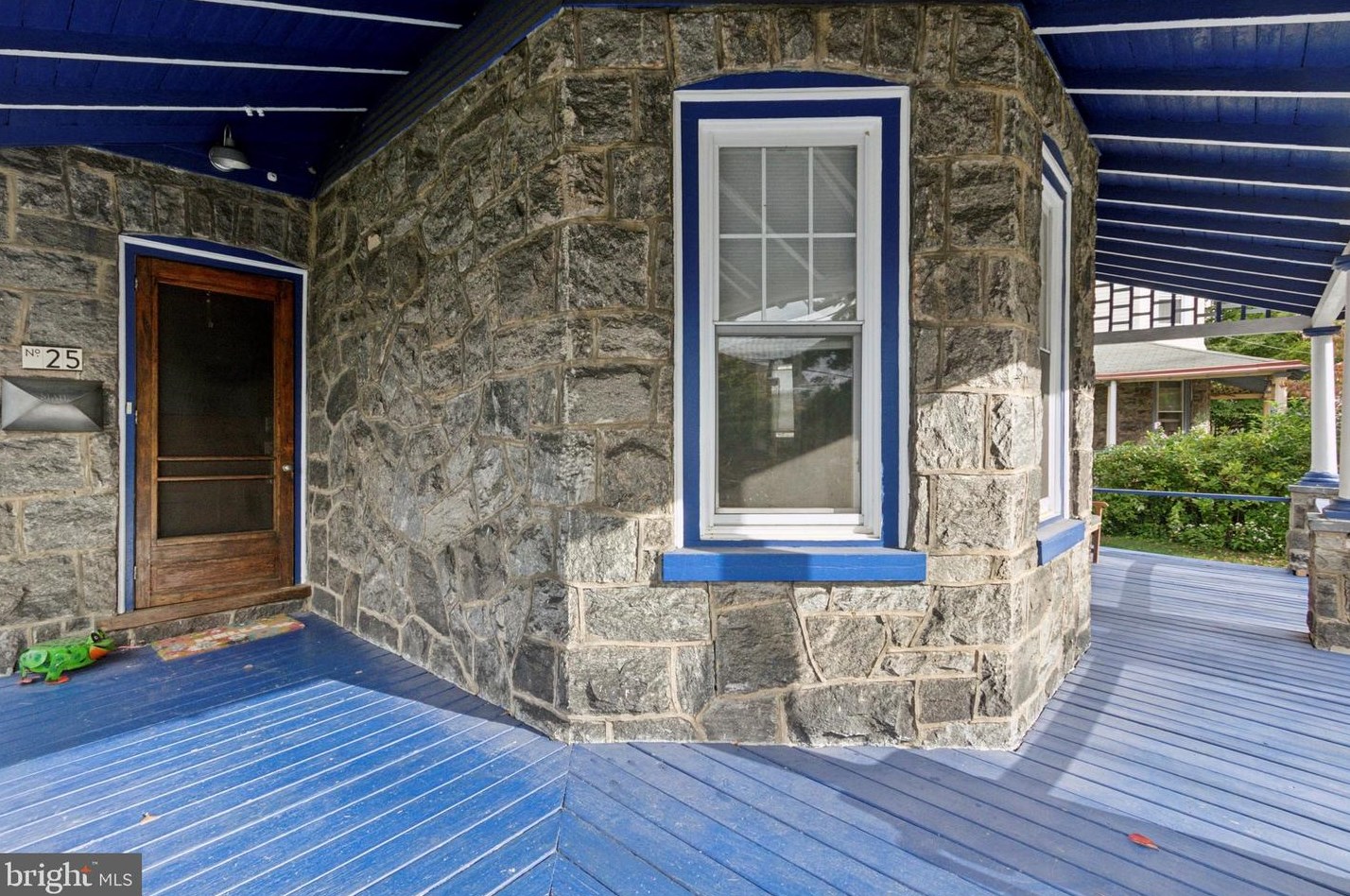 25 Hinckley Ave, Ridley Park, PA 19078-2101