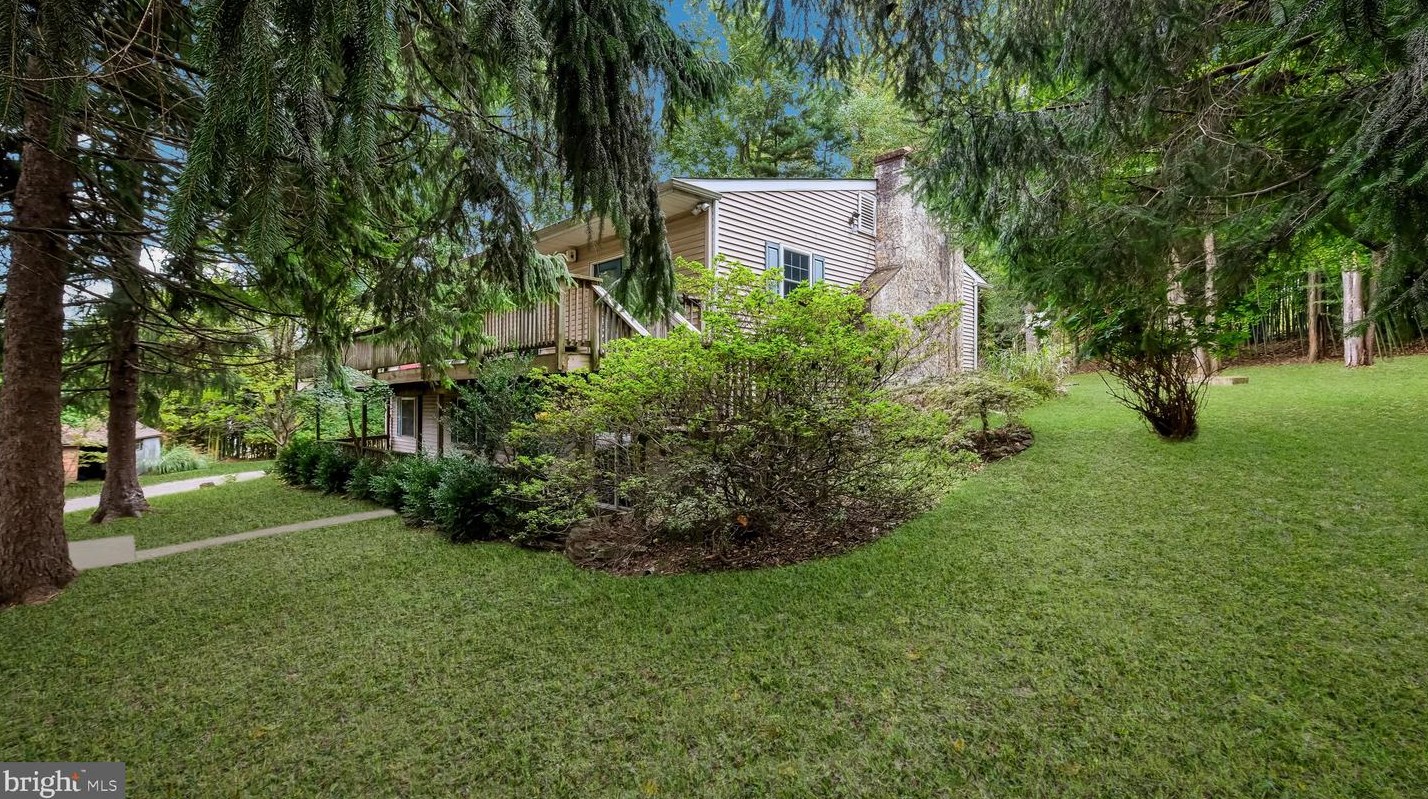234 Llewllyn Rd, Chester Heights, PA 19017