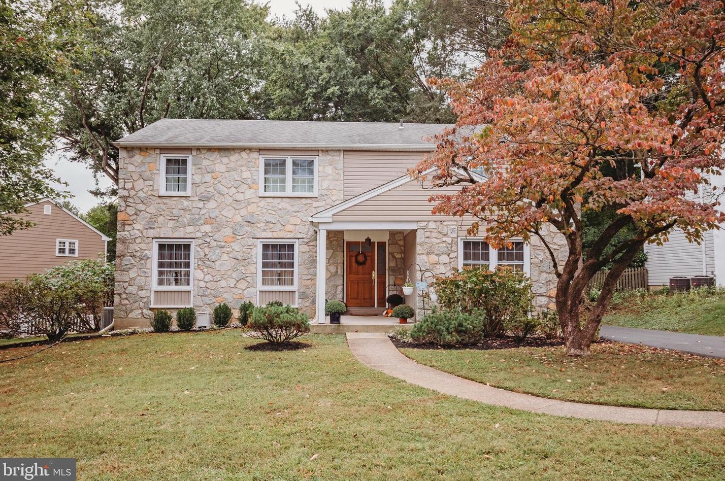 627 Barry Dr, Coal Township, PA 19064