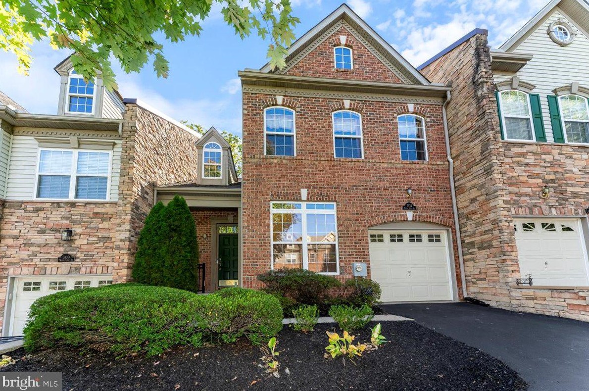 3132 Woods Edge Dr, Boothwyn, PA 19060