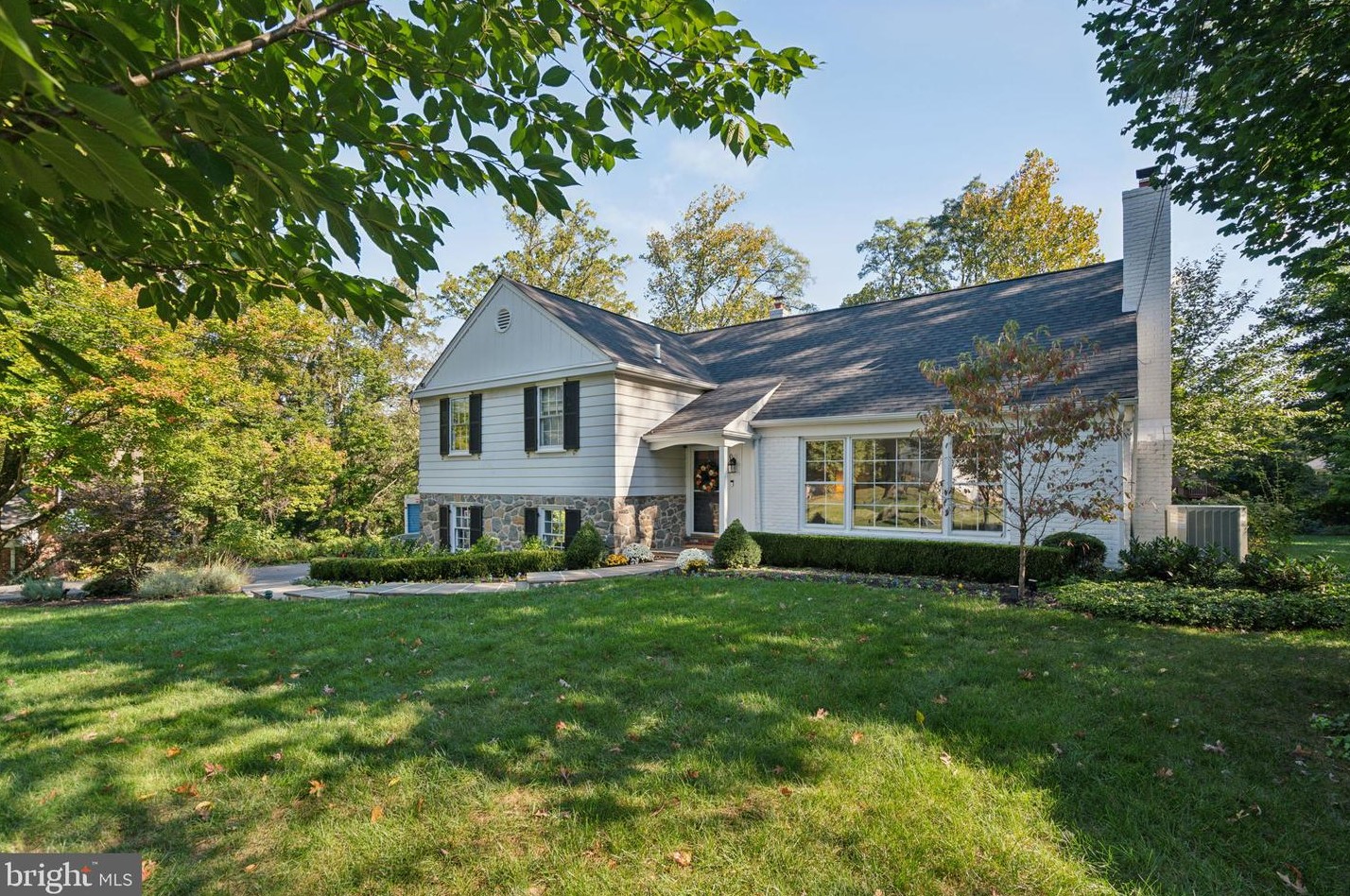 239 Hardwicke Ln, Ithan, PA 19085-1429
