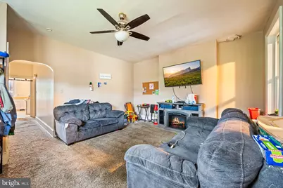 816 Upland Avenue, Chester, PA 19013 - Photo 16