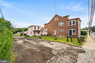 816 Upland Ave, Chester, PA 19013 - Photo 2