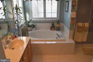 72 Overlook Cir, Garnet Valley, PA 19060 - Photo 16