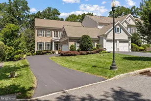 121 Camelot Ln, Newtown Square, PA 19073 - Photo 2