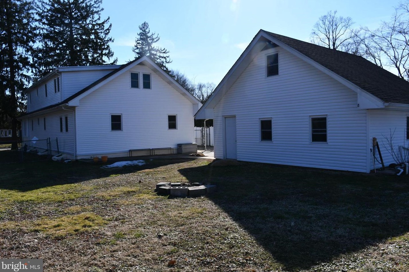 457 Pinecrest Rd, Coal Township, PA 19064