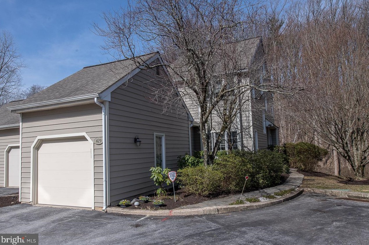 429 Wooded Way, Newtown Square, PA 19073