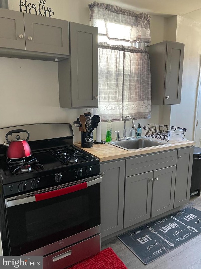 129 Springton Rd, Upper Darby PA  19082-4808 exterior