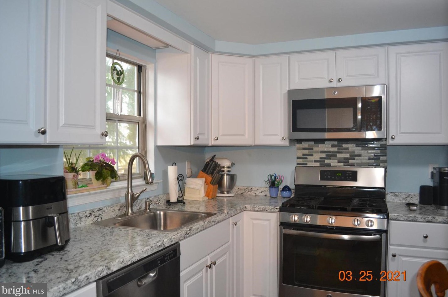 47 Colonial Cir, Chester PA  19014-1759 exterior