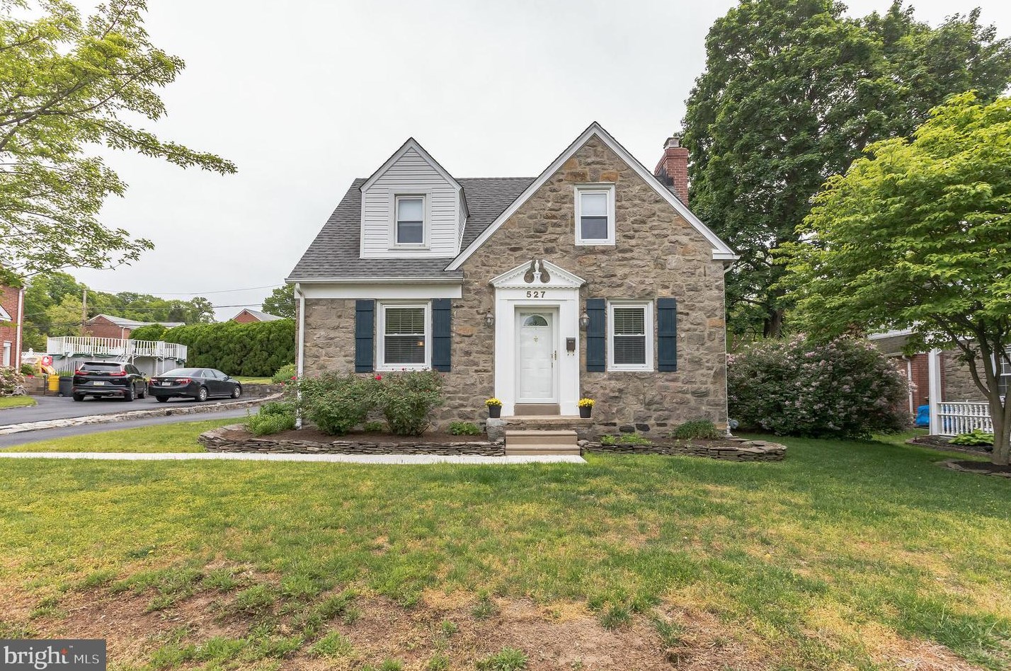 527 Glendale Cir, Coal Township, PA 19064