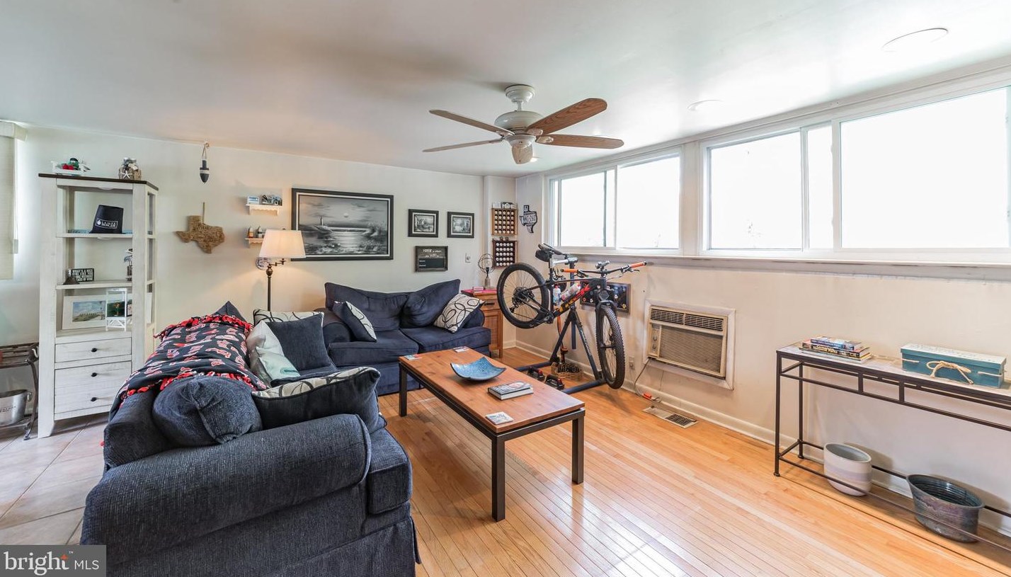 134 Crum Creek Dr, Woodlyn, PA 19094