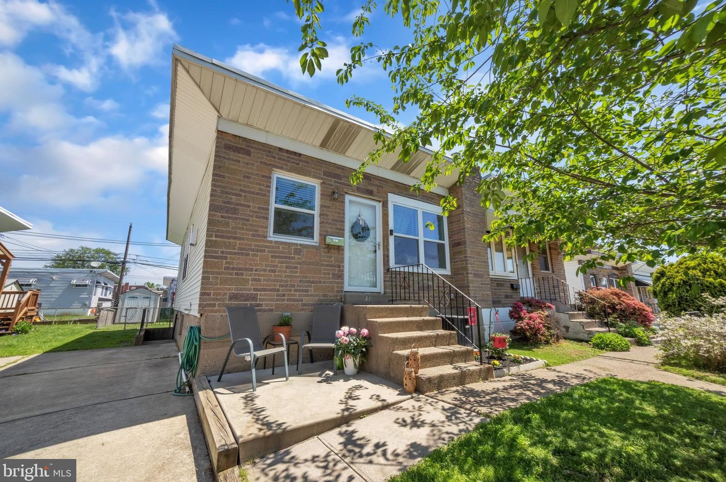 224 Hoffman Rd, Ridley Park, PA 19078