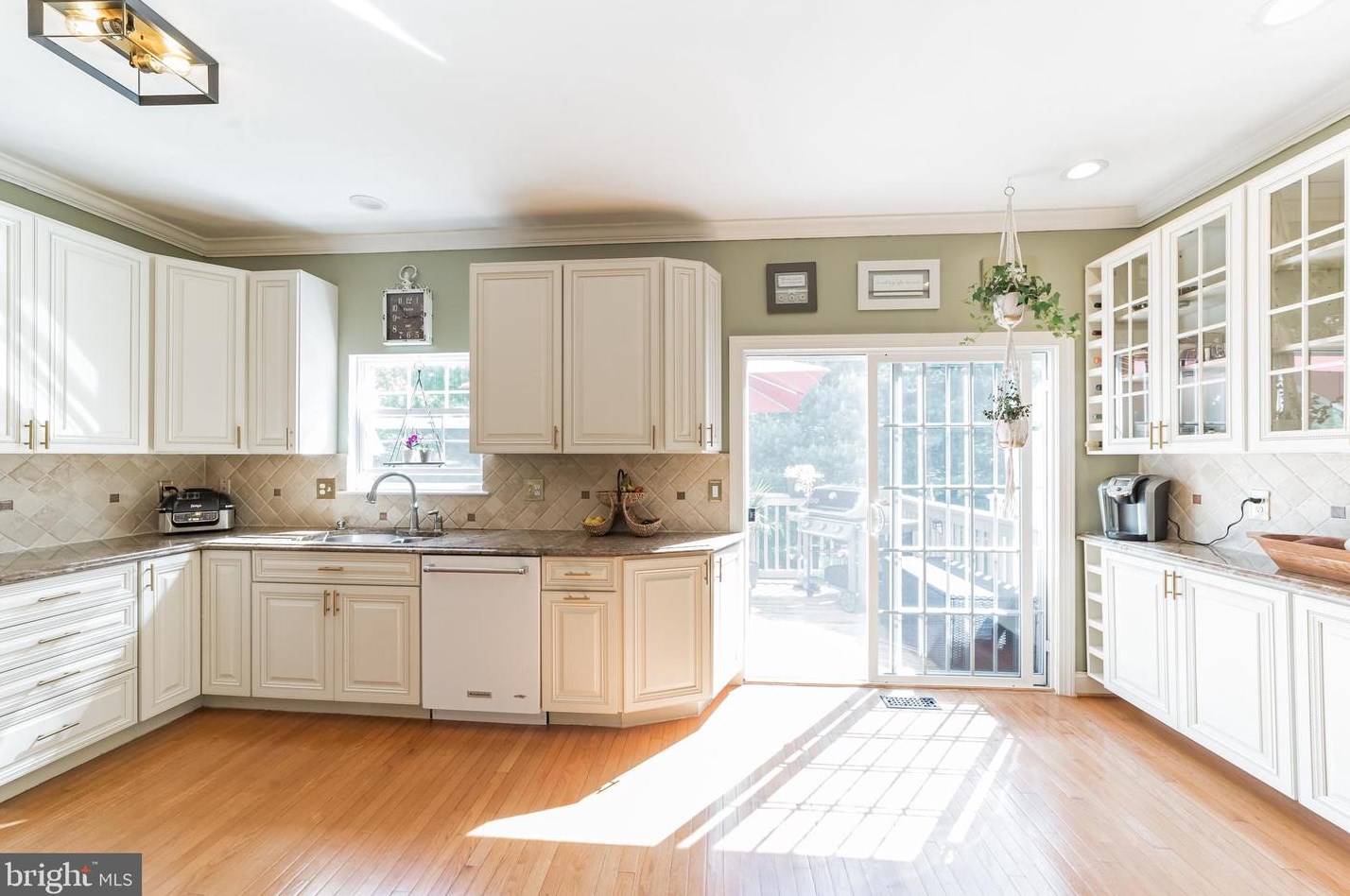 49 Hoag Ln, Chester PA  19014-3702 exterior