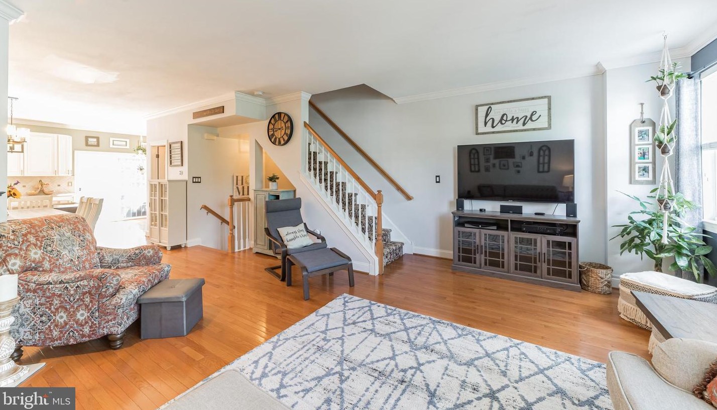 49 Hoag Ln, Chester PA  19014-3702 exterior