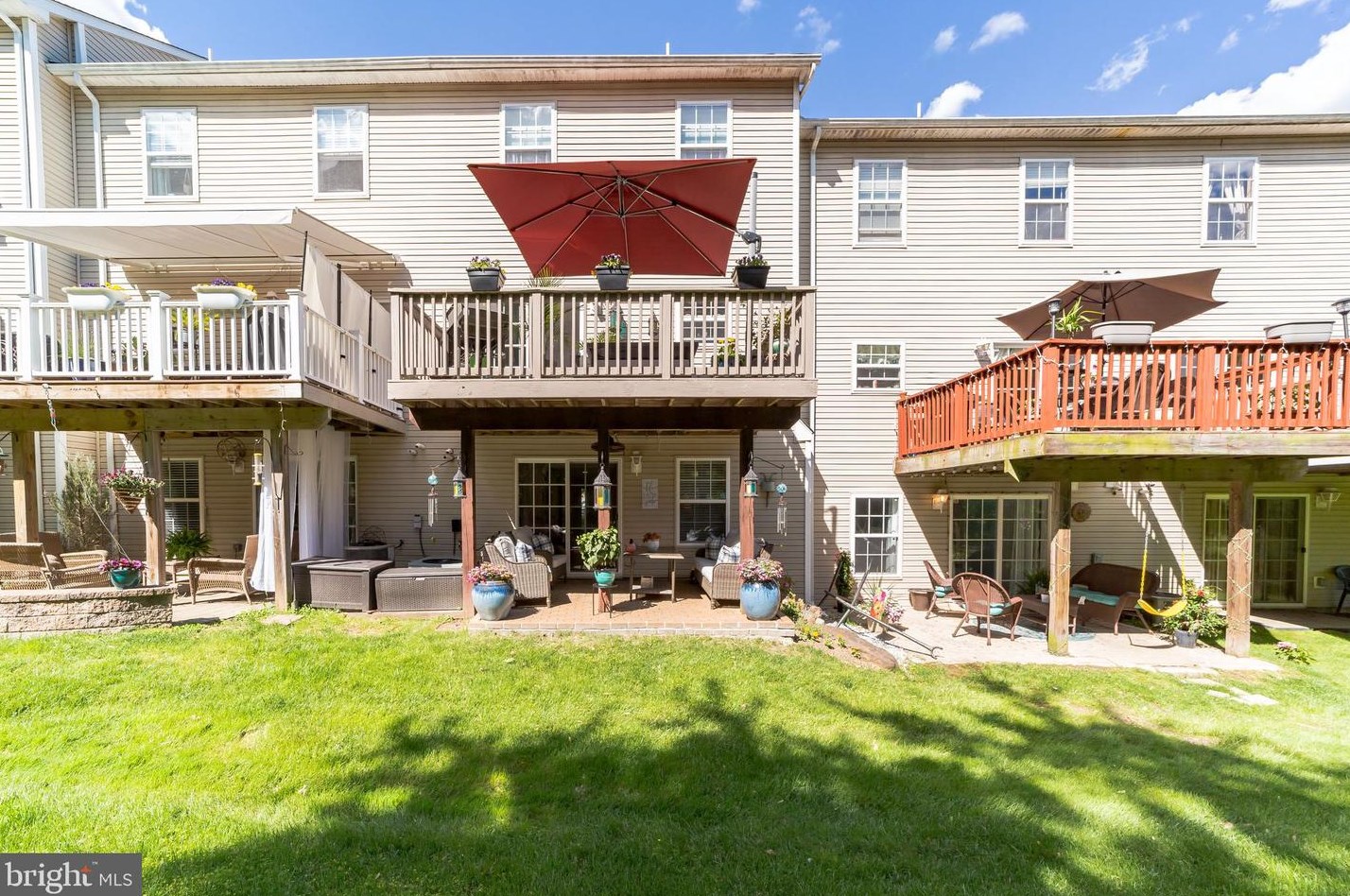 49 Hoag Ln, Chester PA  19014-3702 exterior