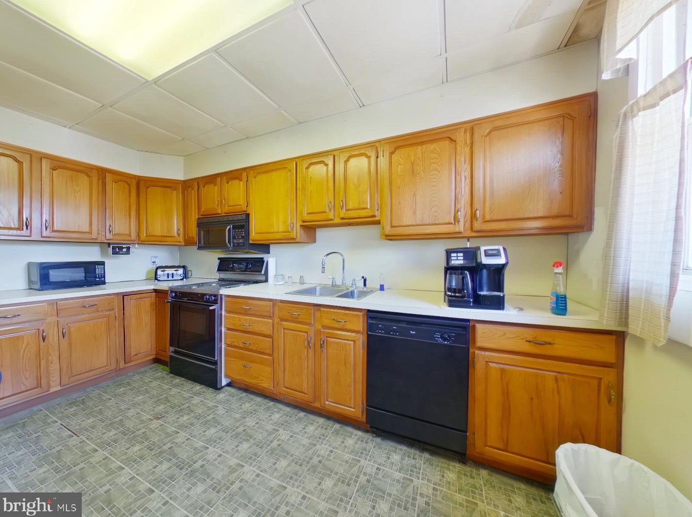34 Walnut St, Boothwyn, PA 19061