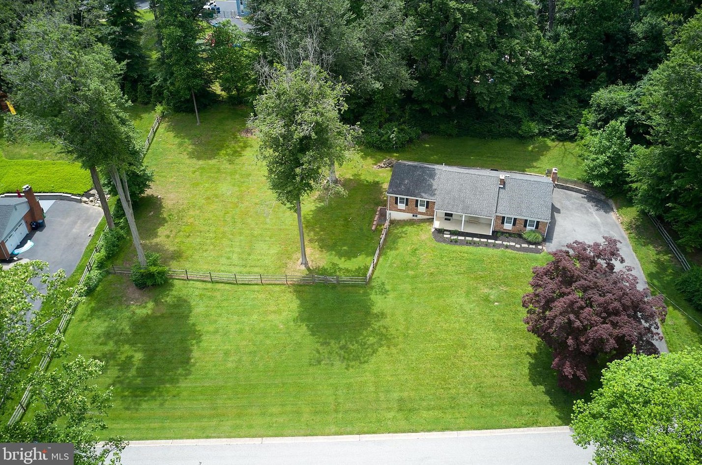 32 Winding Way, Glen Mills, PA 19342