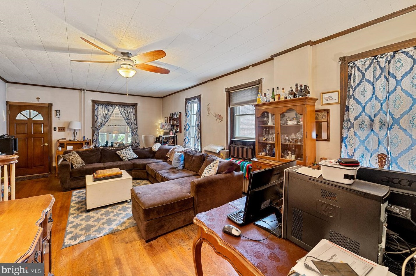 916 Saville Ave, Chester PA  19022-1403 exterior