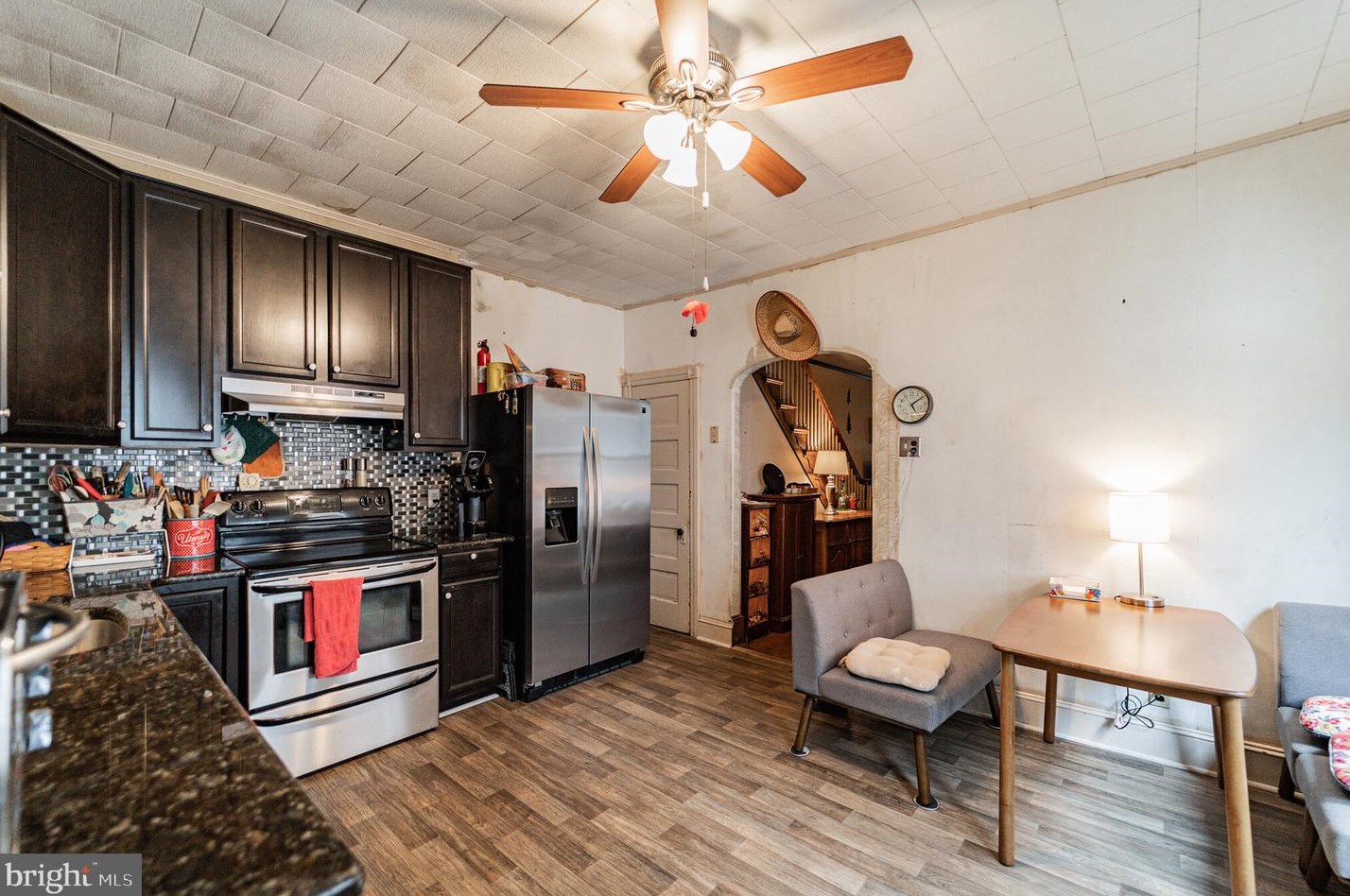 916 Saville Ave, Chester PA  19022-1403 exterior