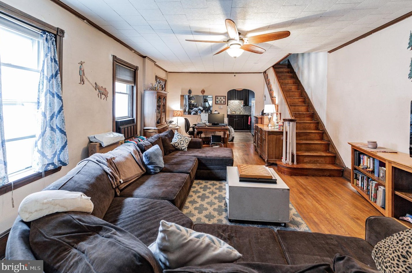 916 Saville Ave, Chester PA  19022-1403 exterior