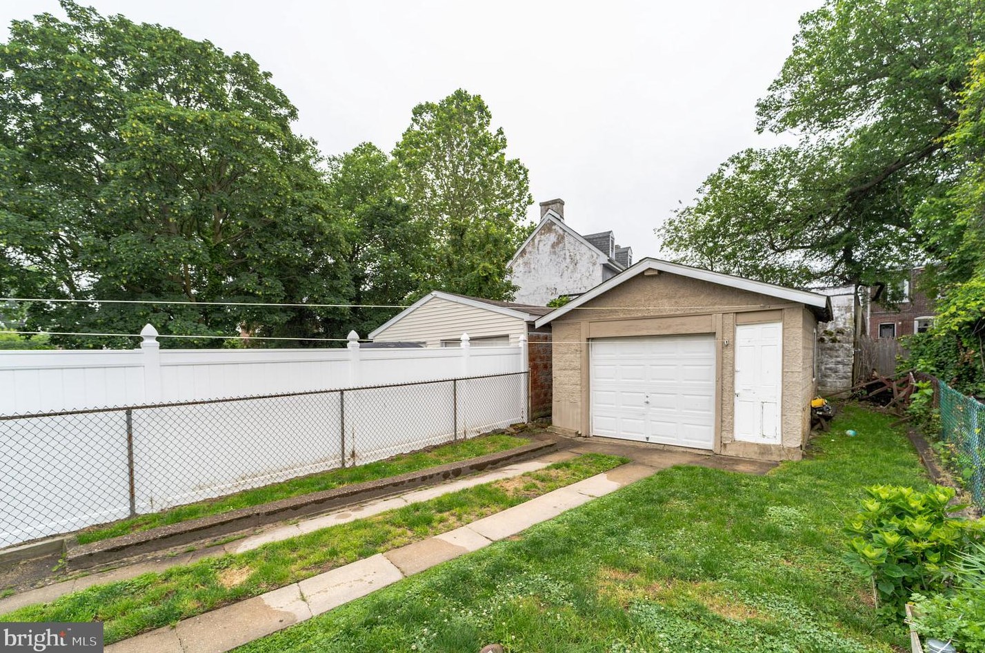 916 Saville Ave, Chester, PA 19022-1403