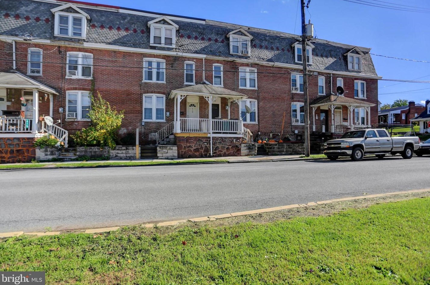 412 Wolf Ave, Chambersburg, PA 17201-1169