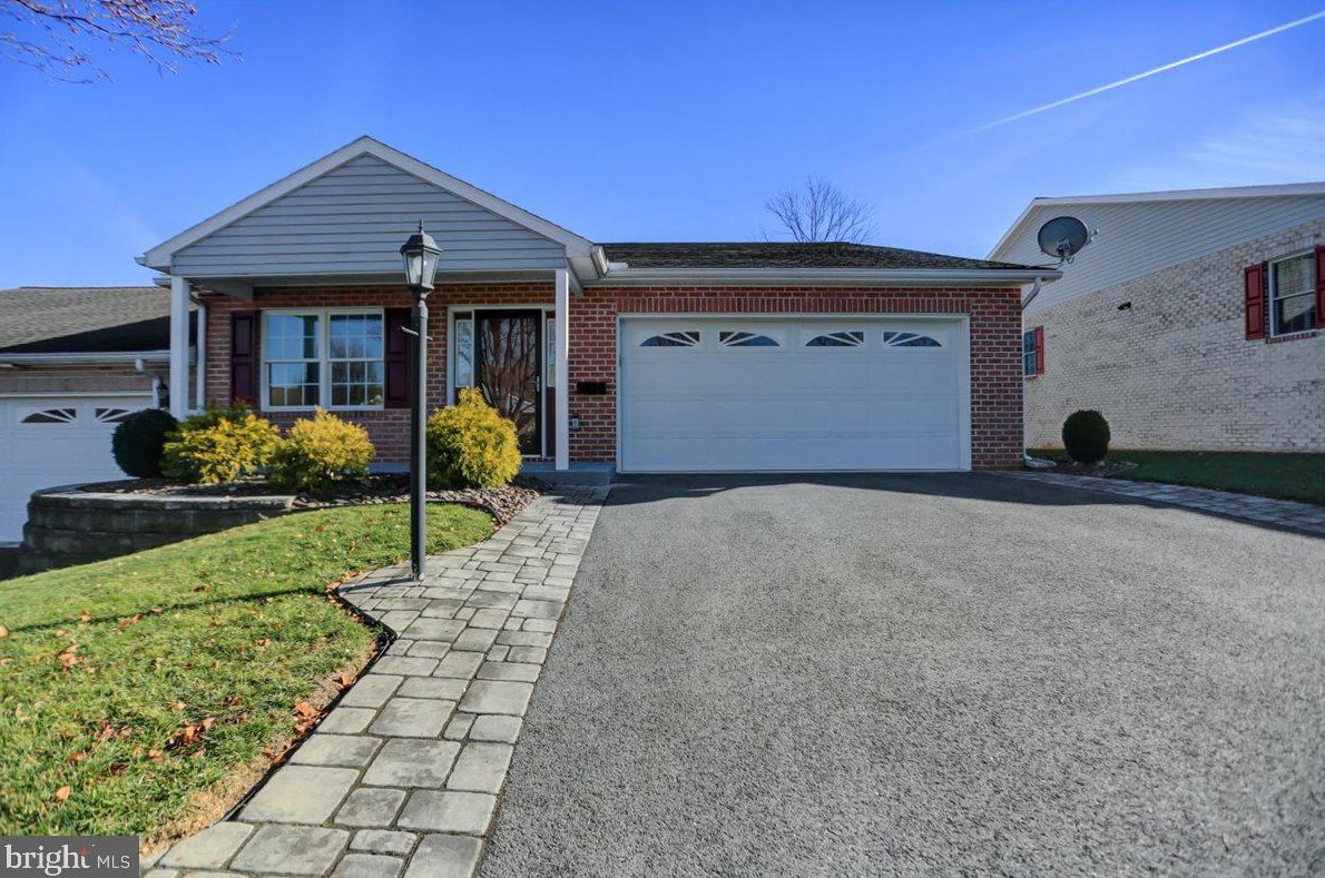 728 Fir Spring Dr, Roadside, PA 17268-2913