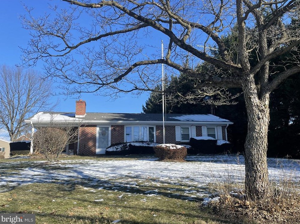 425 Old Mill Rd, Roadside, PA 17268-9583
