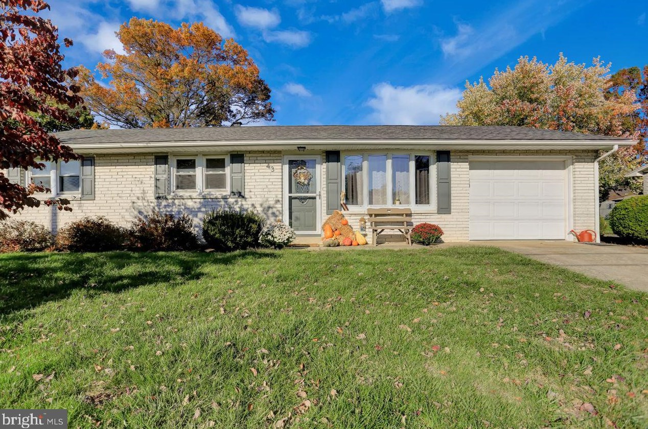 43 Sunny Ln, Chambersburg, PA 17202-4478