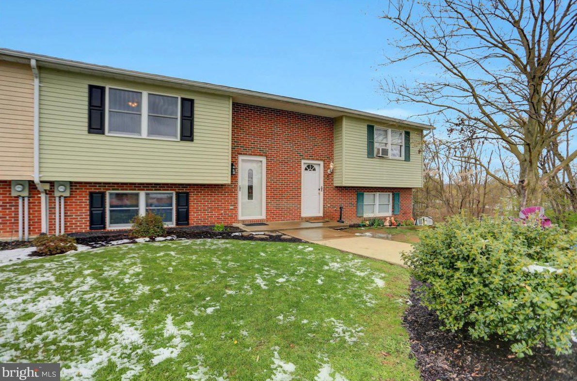 52 Nottingham Dr, Chambersburg, PA 17201-8795