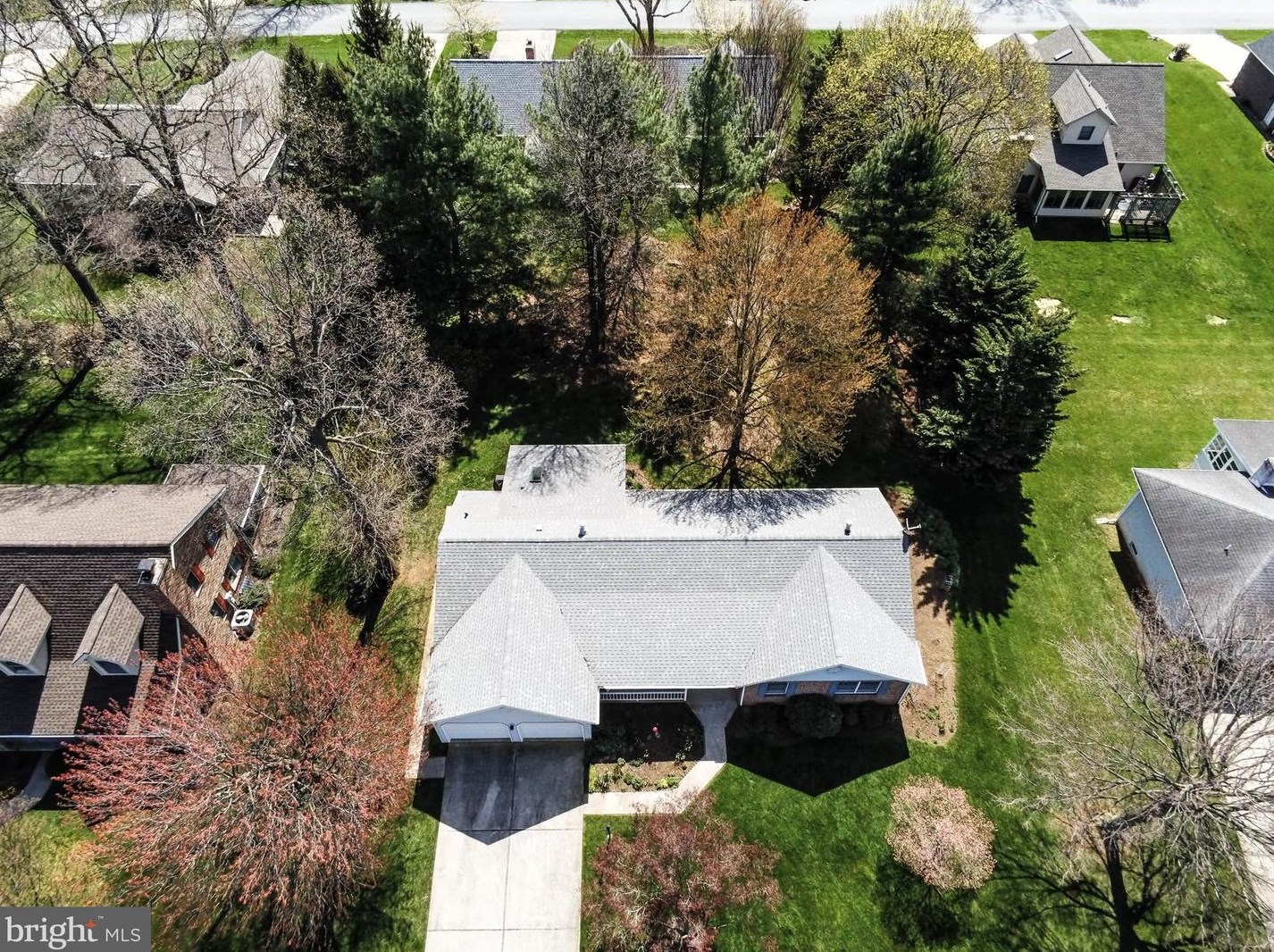 7009 Fairway Dr, Fayetteville, PA 17222-9425