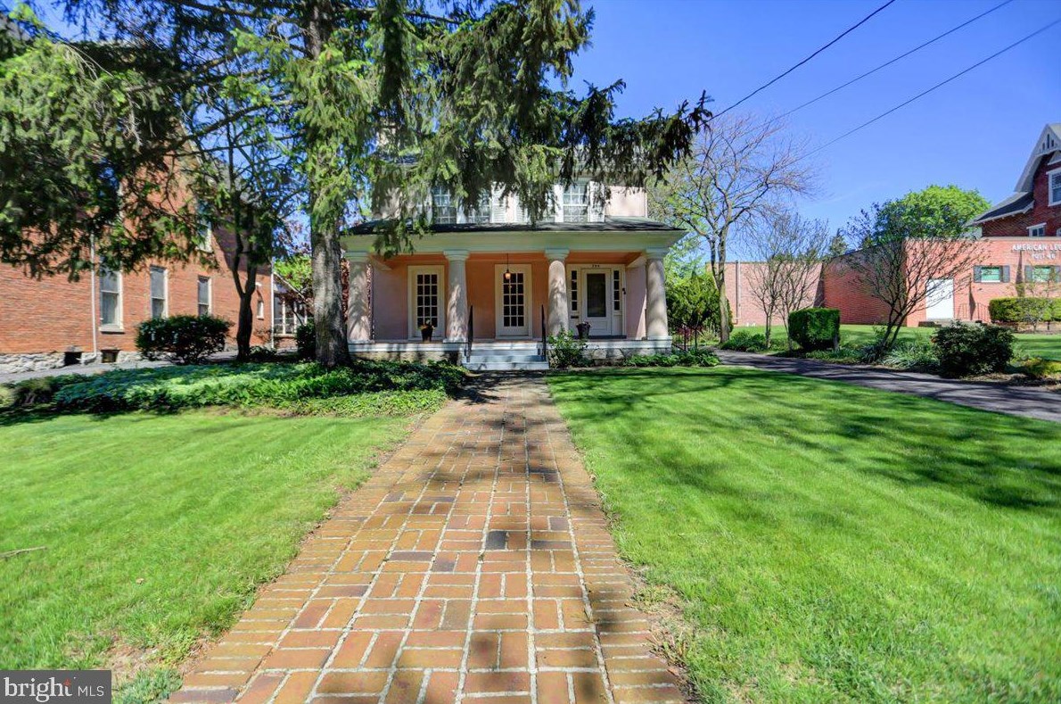 735 Philadelphia Ave, Chambersburg, PA 17201-1266