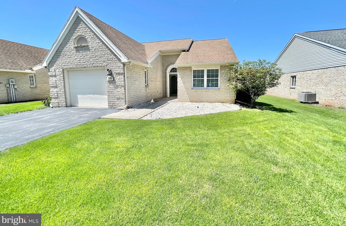 953 Stouffer Ave, Chambersburg, PA 17201-2935