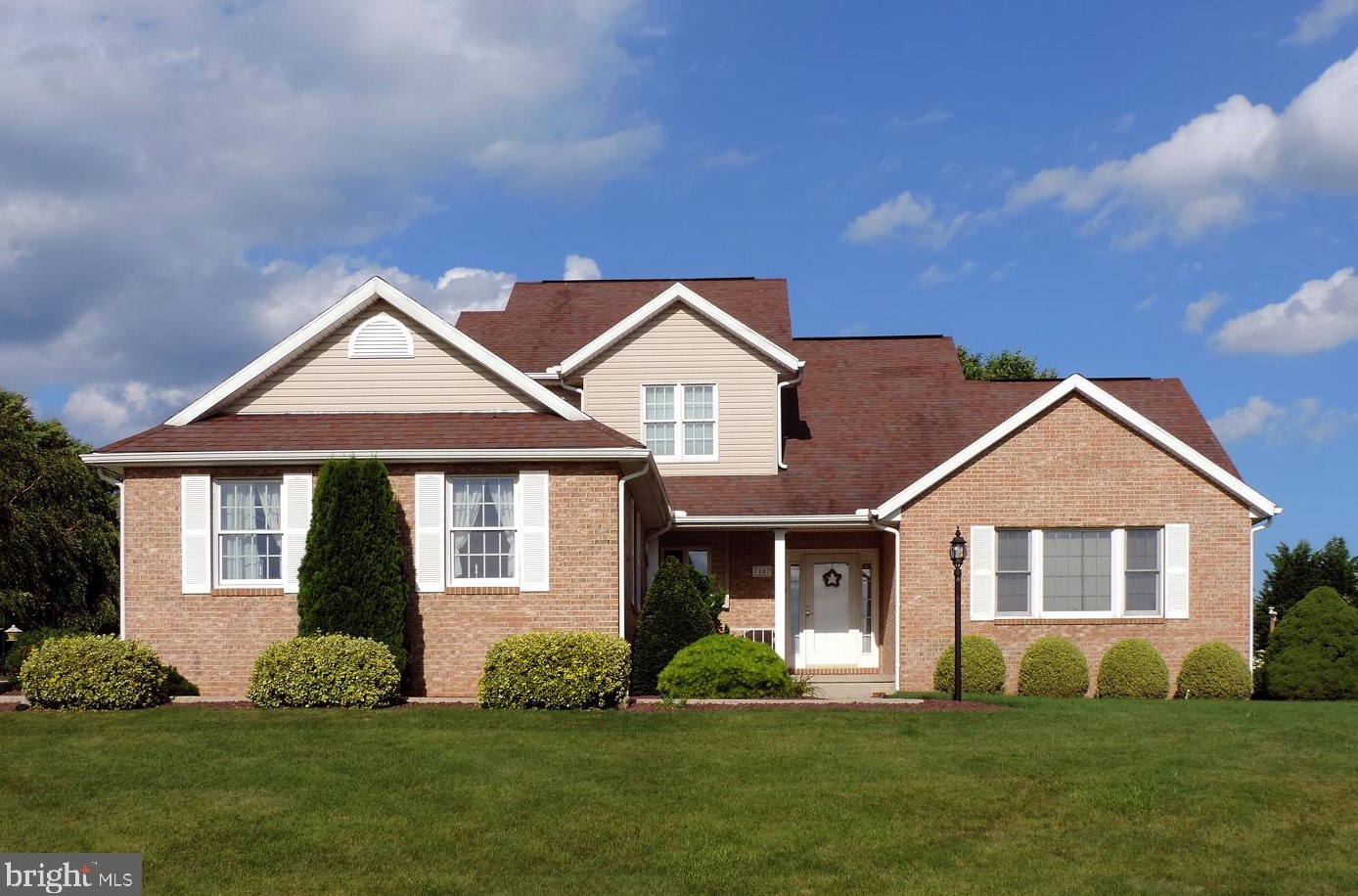 7107 Fairway Dr, Fayetteville, PA 17222-9425