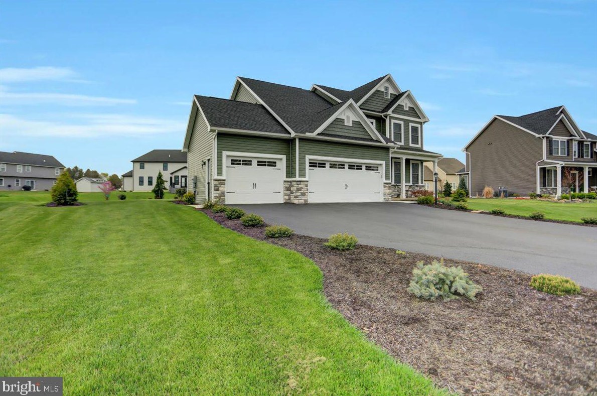5716 Whinstone Way, Chambersburg, PA 17202-7378
